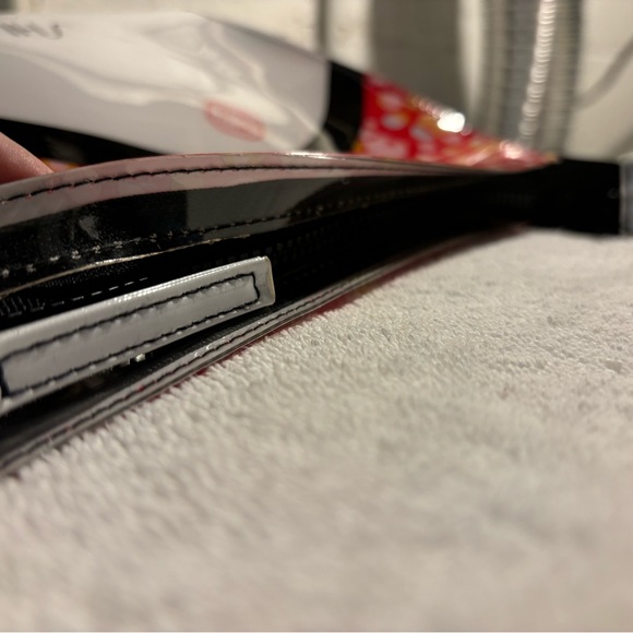 Shiseido Ginza Tokyo Vinyl Make-up Bag - Picture 4 of 5